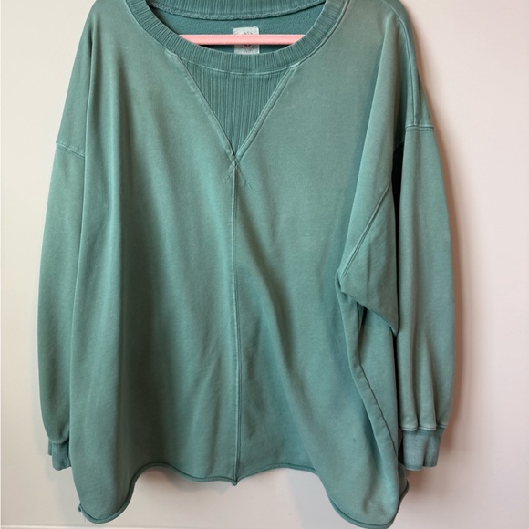 Fantastic Fawn Tops - Fantastic Fawn Sage green pullover relaxed sweatshirt size small